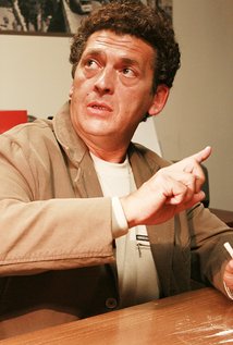 نامزد دریافت 2 جایزه.